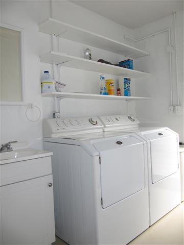 Laundry room w/ half bath