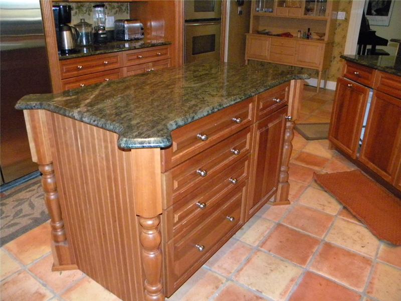 Center Island in Kitchen
