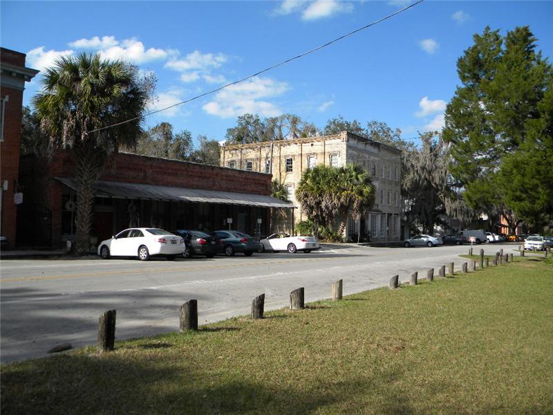 Antiques, Shops, Dining, Museums