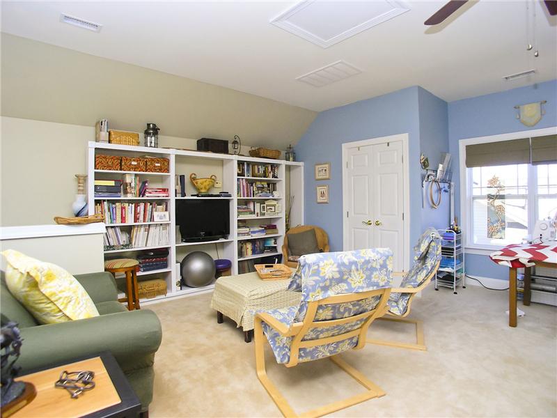 Fourth bedroom or bonus room