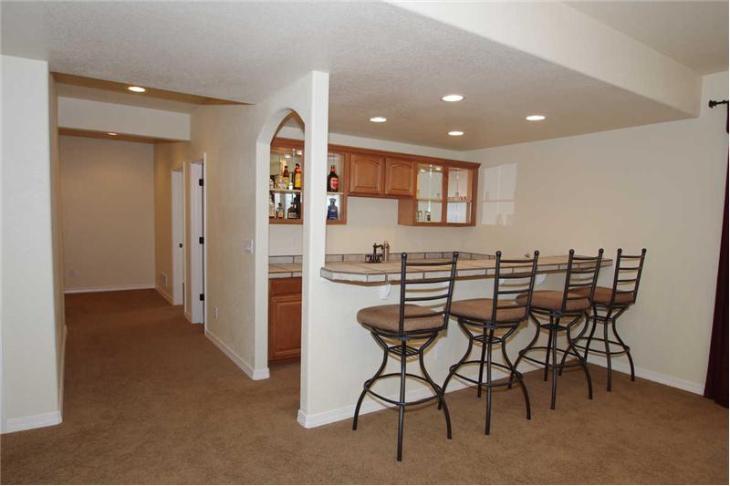 Large wet bar is great for entertaining!