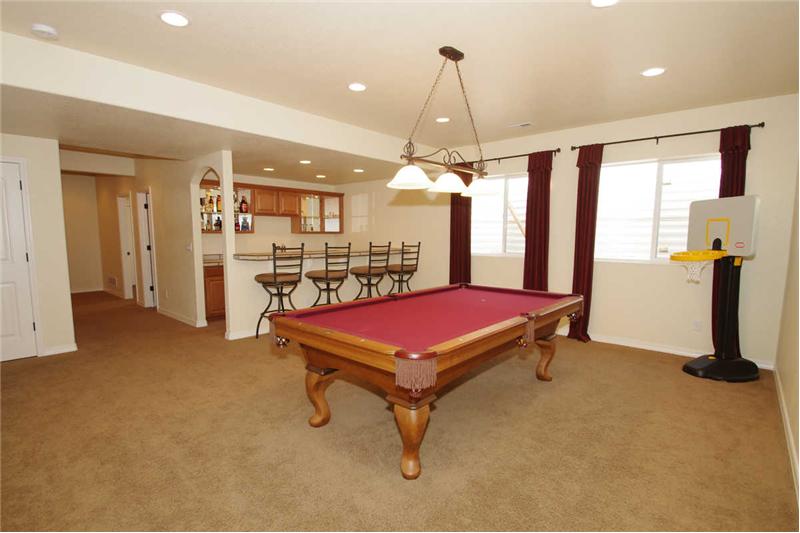 Huge rec room/family room with plenty of space to fit a pool table! 9ft ceilings in the finished basement!