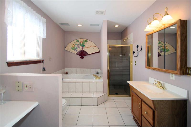 Large master bath with jetted tub and built in speakers