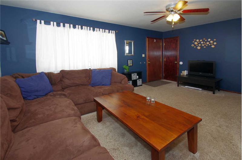 Spacious living room