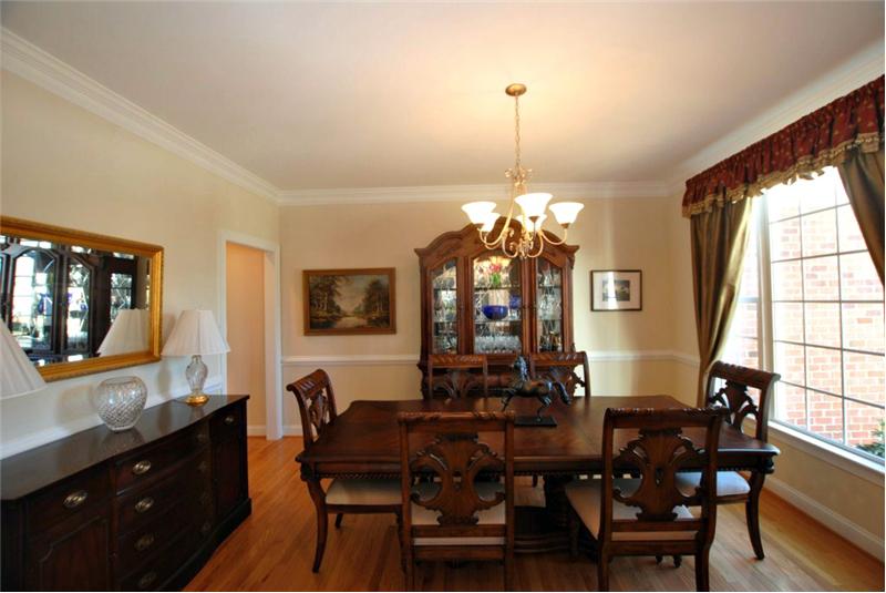 Light filled dining room