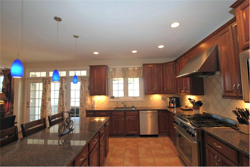 Upgraded granite counter, stainless appliances