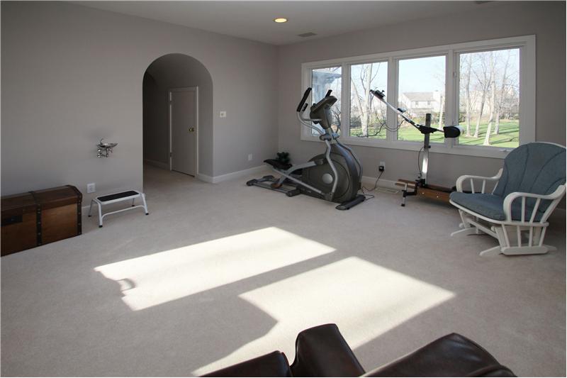 Bonus room/ exersize room or 5th bedroom.