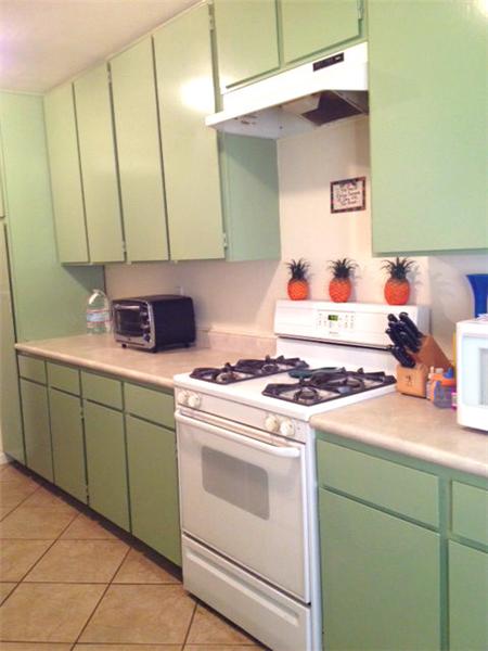 Kitchen pic of stove area
