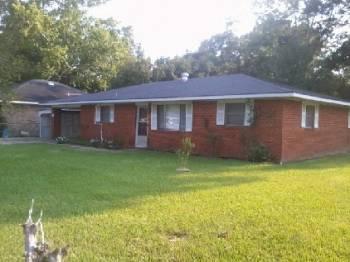 Primary listing photos for listing ID 208975