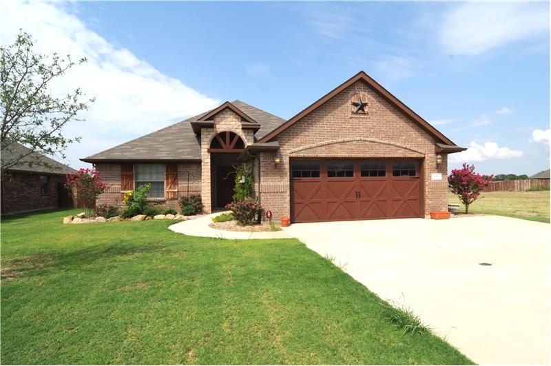 Ready to move? Look no further than 7 Pleasant Valley in Sanger, Texas!