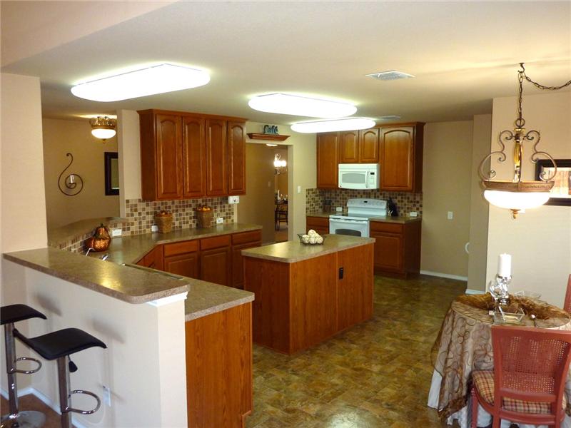 Kitchen has plenty of cabinet space!