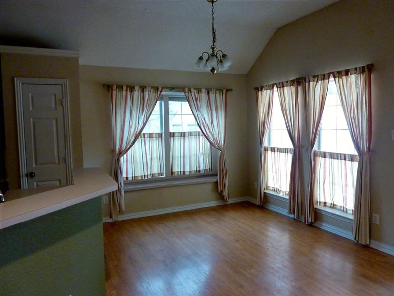 The breakfast nook has lots of natural light - gorgeous!