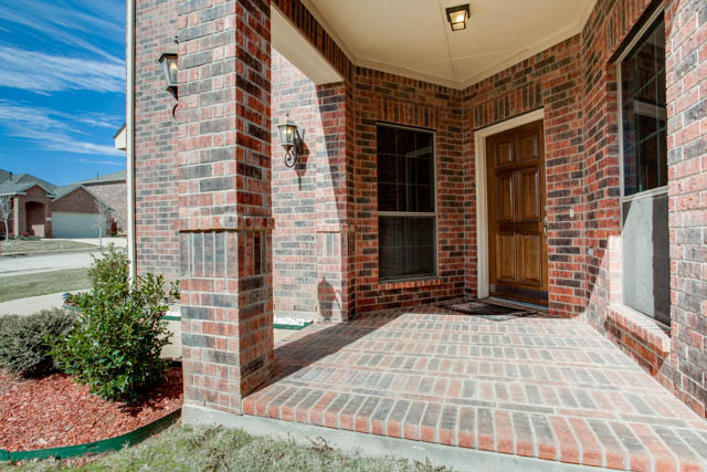 Great curb appeal at 3401 Capetown.