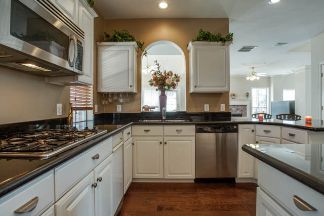 A cook's dream - stainless steel appliances, double oven, and lots of space!