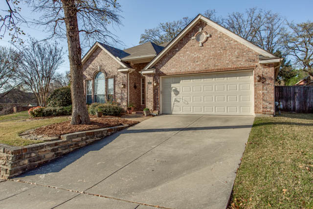 Gorgeous home for sale in Oakmont at 1515 Shadow Crest.