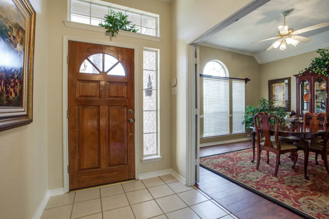 Fall in love as you walk into the entryway - lots of natural light!