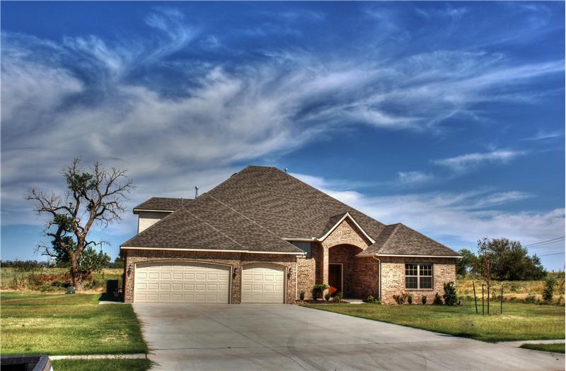 HOUSE SET ON BEAUTIFUL LOT 