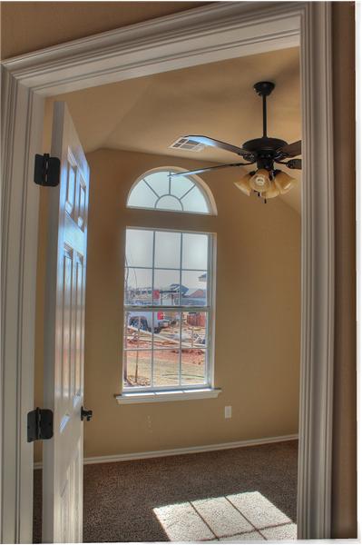 812 Raintree Mansion front bedroom