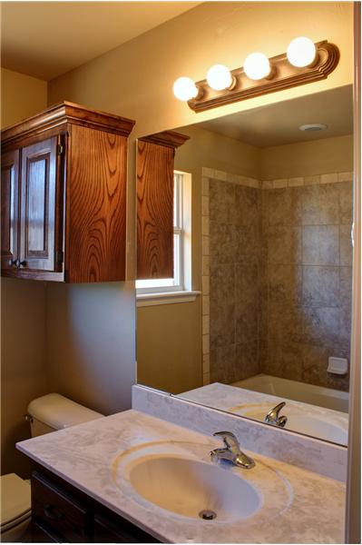 812 Raintree Mansion guest bath 