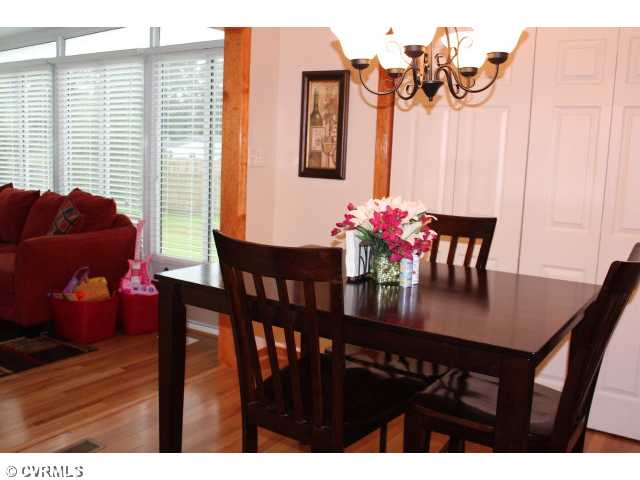 Breakfast Nook 2