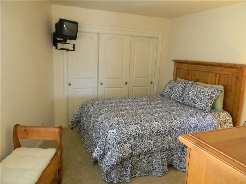 Guest bedroom