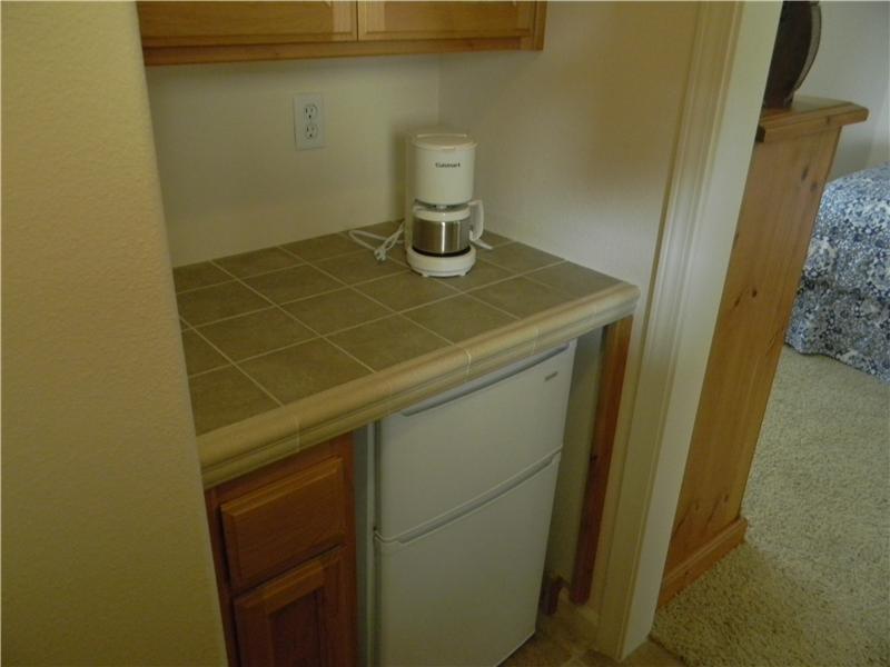 Kitchenette refrigerator