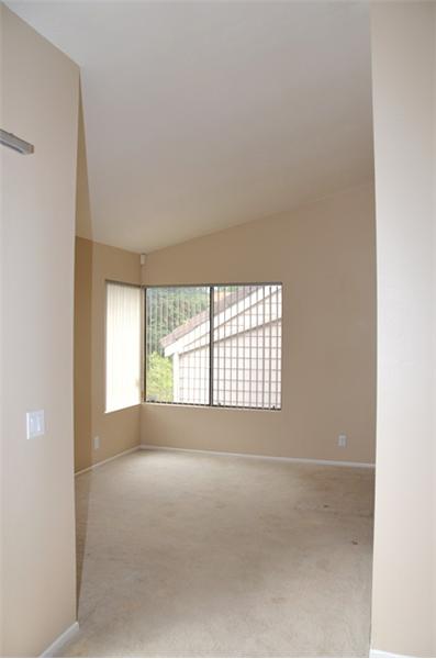 Den /office or 2nd bedroom