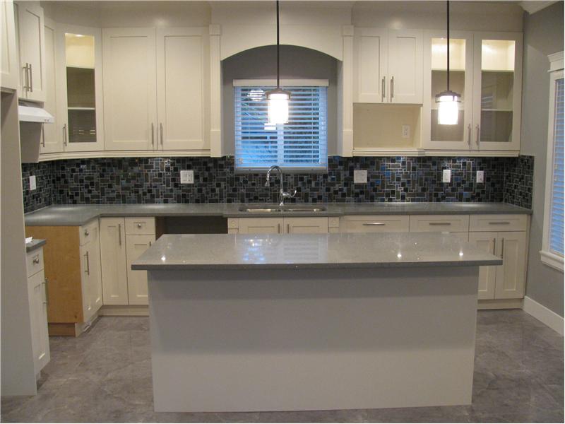 Kitchen has back splash and R/I for gas stove