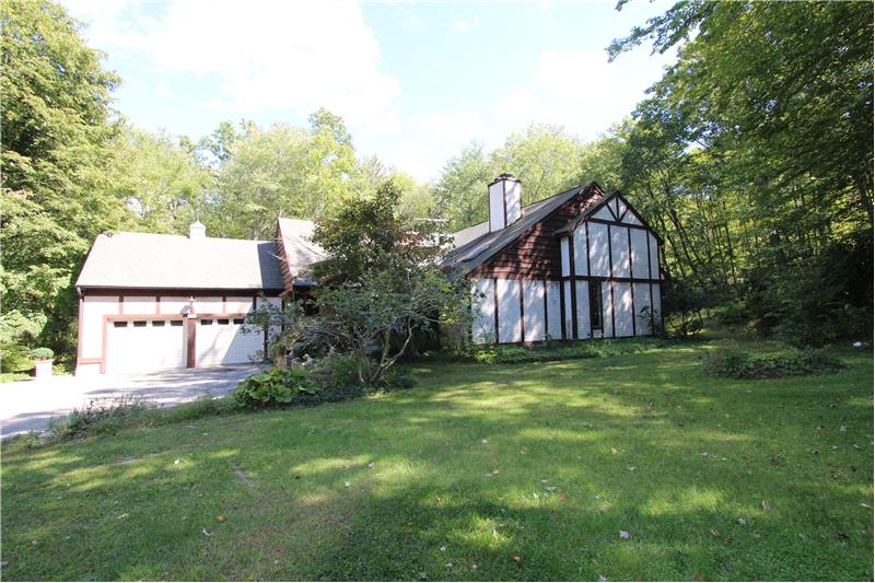 Exterior Front, Bridgewater CT 