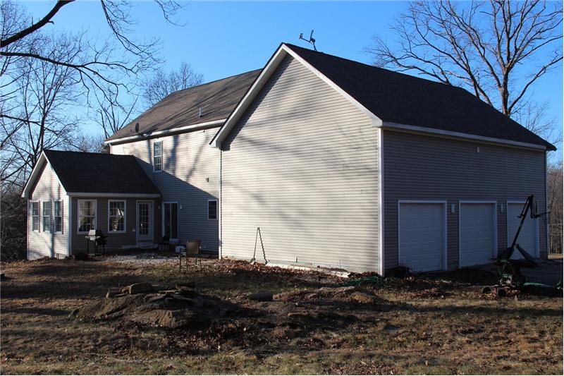 Back Exterior - 170 Taylor RD New Milford CT