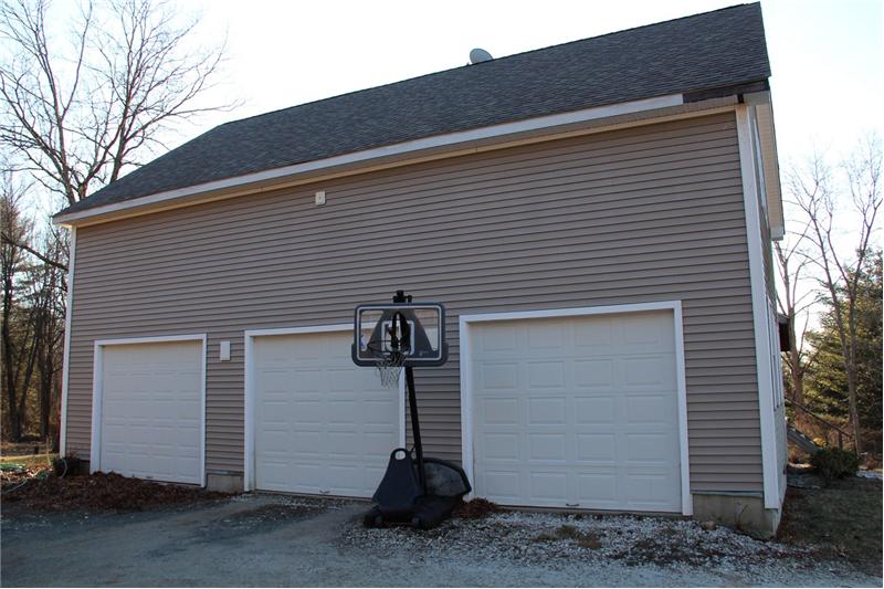 3 Car Garage - 170 Taylor Rd New Milford CT