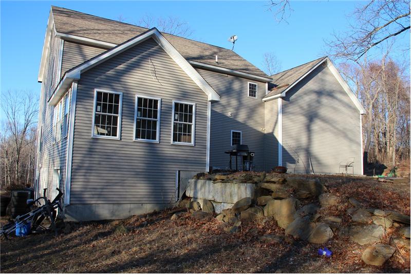 Exterior Back - 170 Taylor RD New MIlford