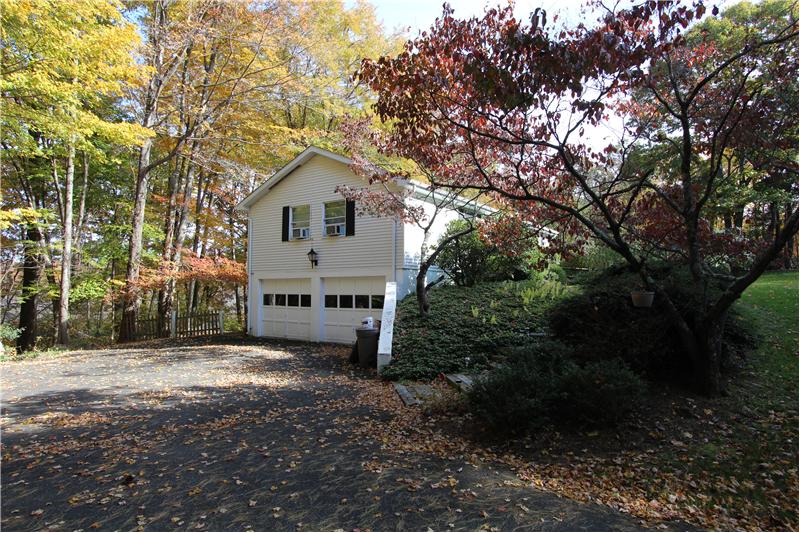 19 Titicus Mountain RD, New Fairfield CT 06812 - exterior