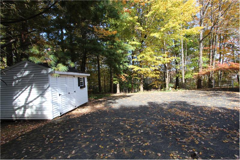 19 Titicus Mountain RD, New Fairfield CT 06812