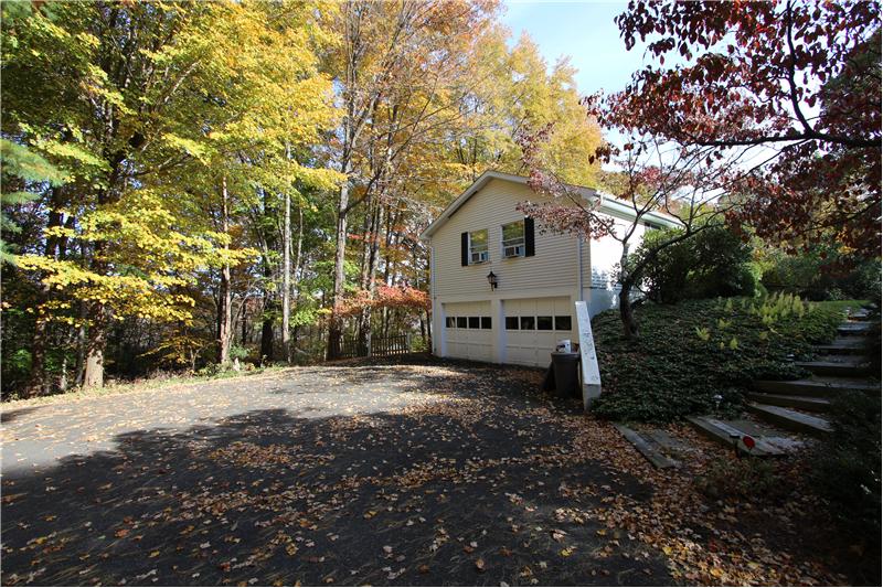 19 Titicus Mountain RD, New Fairfield CT 06812