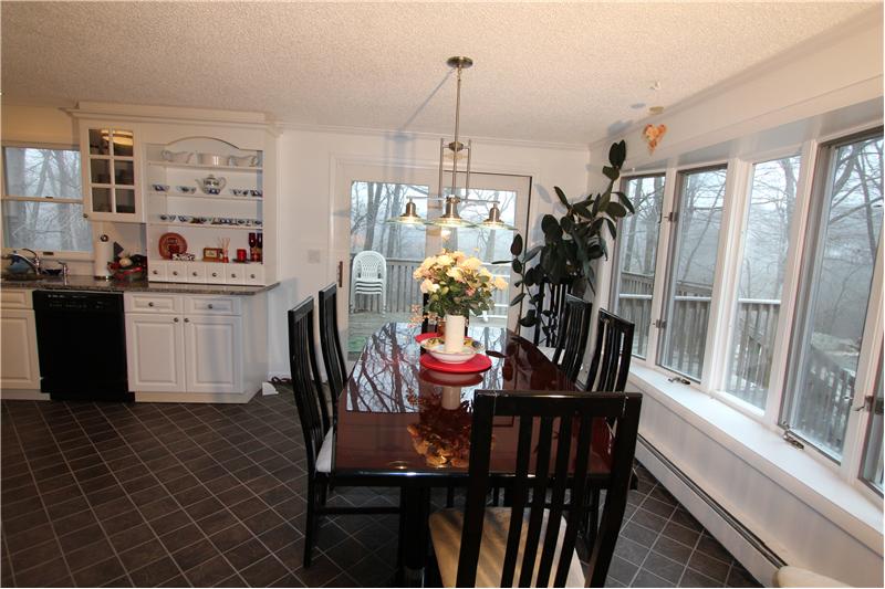 19 Titicus Mountain RD, New Fairfield CT 06812 - dining room
