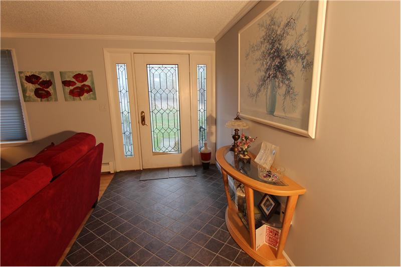 19 Titicus Mountain RD, New Fairfield CT 06812 - foyer