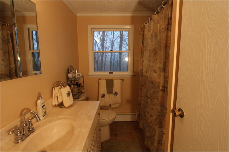 19 Titicus Mountain RD, New Fairfield CT 06812 - Hall Bath
