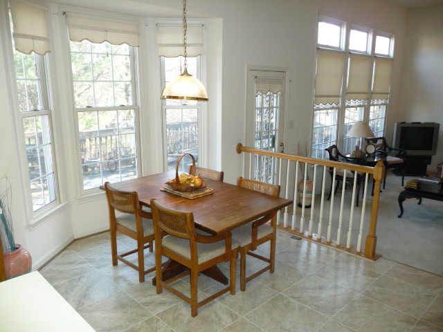 Bright and spacious breakfast nook